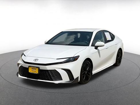 Used 2026 Toyota Camry SE FWD image 5