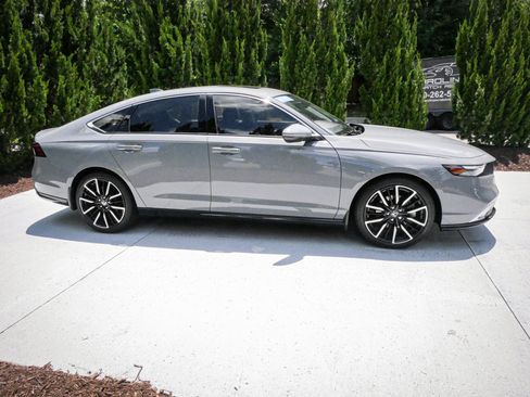 Used 2025 Honda Accord Touring image 11