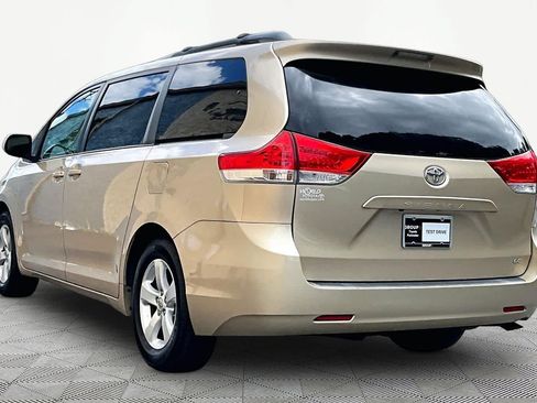 Used 2012 Toyota Sienna LE w/ Towing Pkg FWD image 12