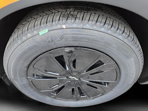 New 2025 Chevrolet Blazer EV LT w/ Midnight/Sport Edition image 24