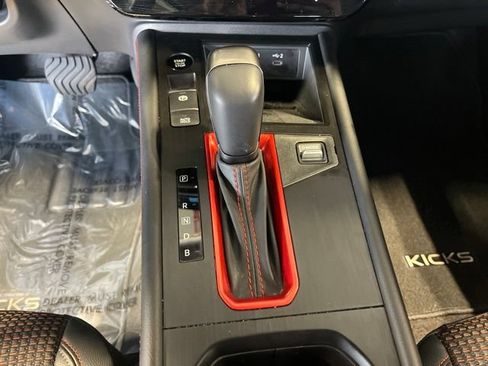 Used 2025 Nissan Kicks SR FWD image 16