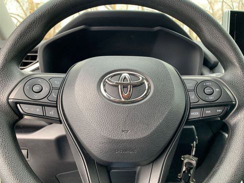 Used 2025 Toyota RAV4 LE image 27