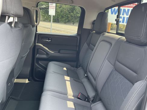 Used 2025 Nissan Frontier SV AWD/4WD image 16