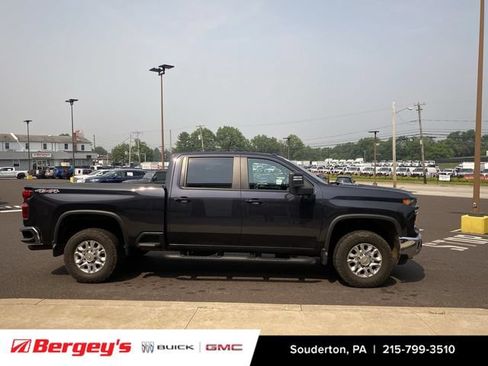 Used 2024 Chevrolet Silverado 2500 LT w/ Convenience Package AWD/4WD image 5