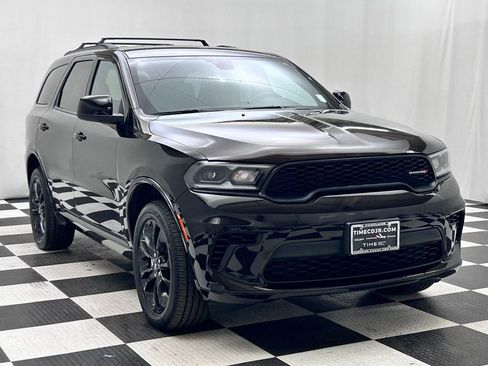 Used 2023 Dodge Durango GT w/ Blacktop Package AWD/4WD image 2
