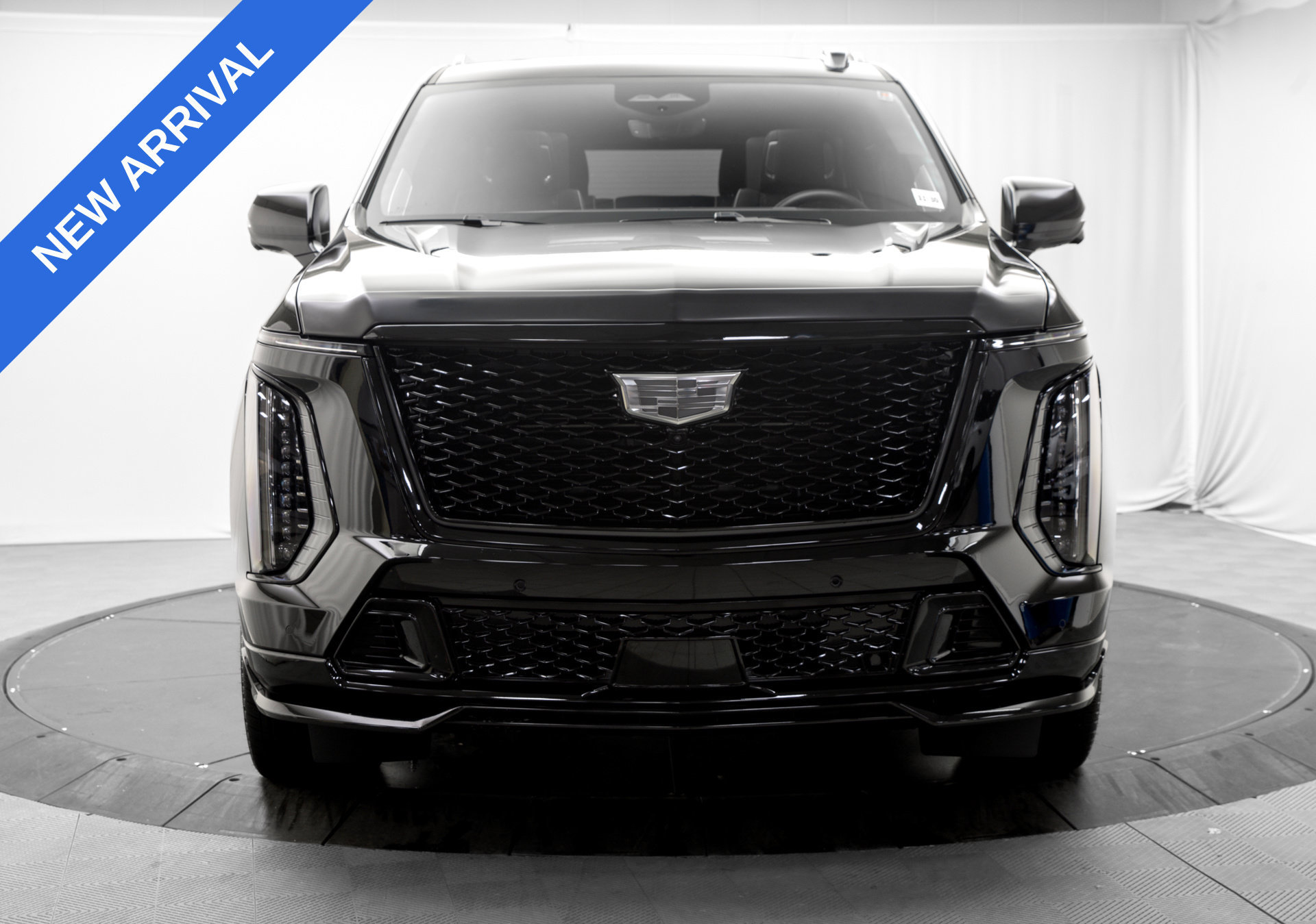 Used 2026 Cadillac Escalade ESV V w/ LPO, ONYX Package AWD/4WD image 2
