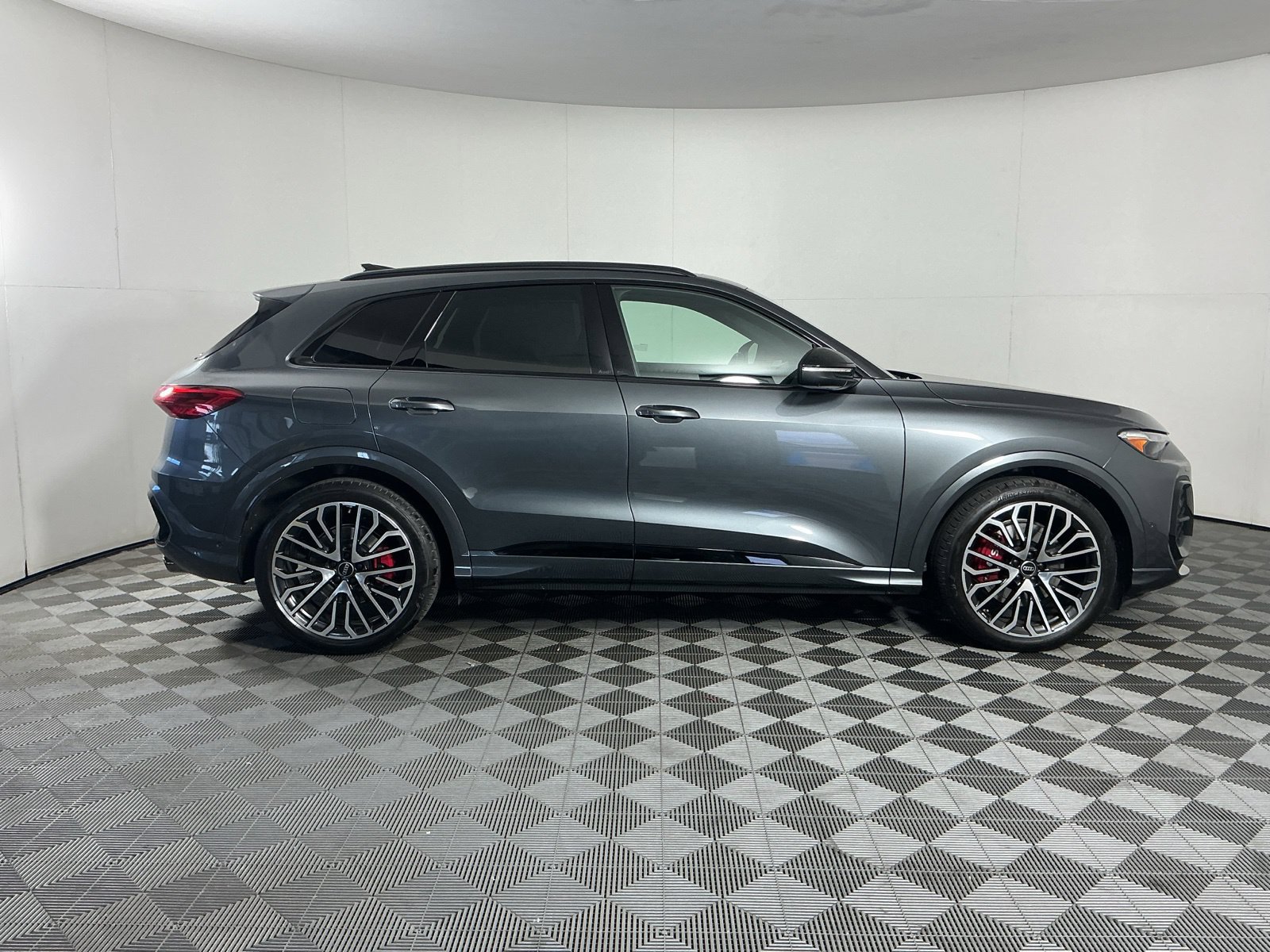 Used 2025 Audi SQ5 Premium Plus w/ Premium Plus Package AWD/4WD image 9