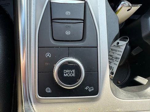 Used 2020 Ford Explorer XLT w/ Equipment Group 202A image 31