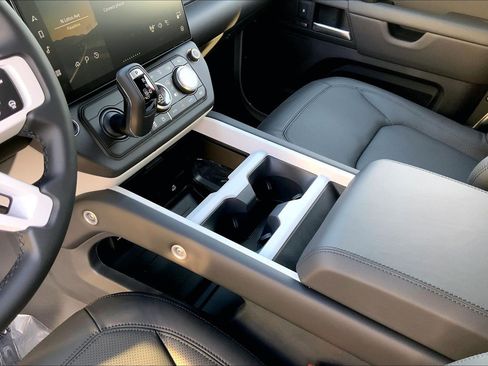 New 2026 Land Rover Defender 110 X-Dynamic SE image 10