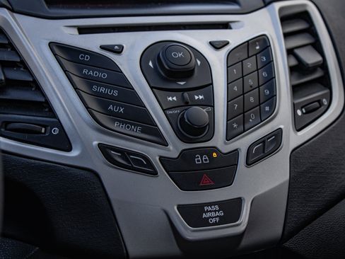 Used 2013 Ford Fiesta SE w/ Moon & Mood Pkg image 31