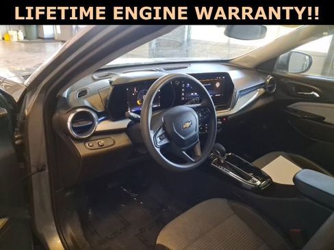 Used 2025 Chevrolet Trax LT image 21