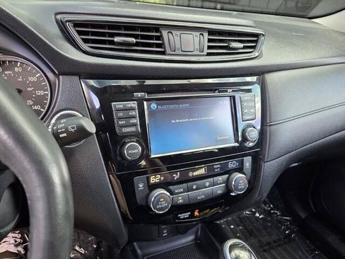 Used 2017 Nissan Rogue SV w/ SV Premium Package FWD image 15