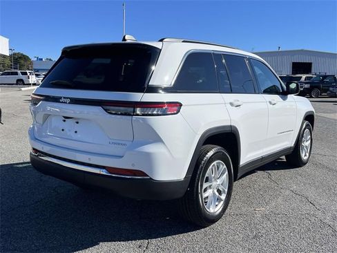 Used 2025 Jeep Grand Cherokee Laredo X image 3
