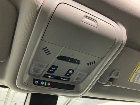 Used 2024 GMC Terrain SLT w/ LPO, Floor Liner Package AWD/4WD image 17