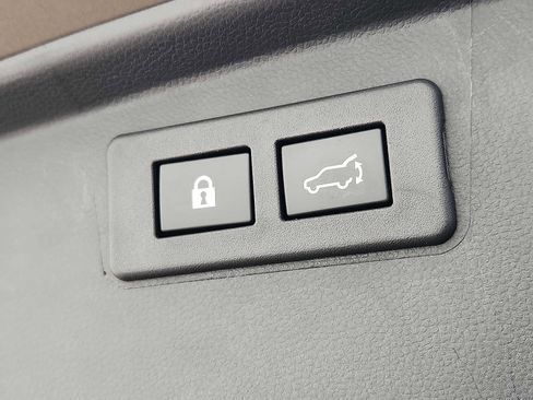 Used 2023 Subaru Outback Premium image 28