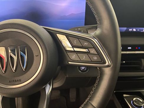 Certified 2025 Buick Enclave Preferred FWD image 24