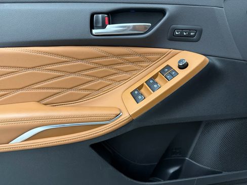 Used 2022 Toyota Avalon Limited image 13