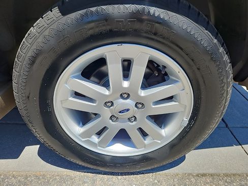 Used 2006 Ford Explorer Eddie Bauer image 22