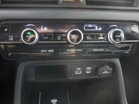 Used 2025 Honda Pilot TrailSport image 16