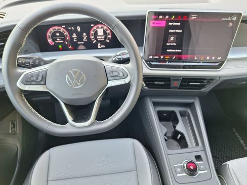 Used 2026 Volkswagen Tiguan SE FWD image 20