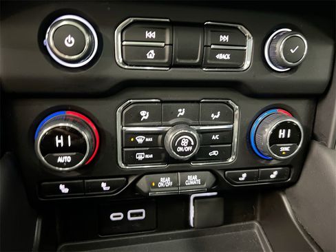 Used 2022 Chevrolet Tahoe RST w/ Sport Performance Package image 16