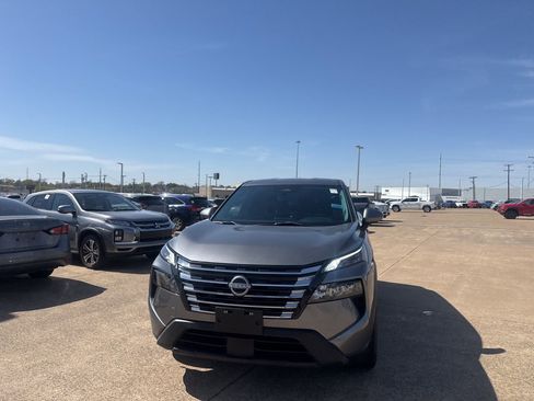 Certified 2024 Nissan Rogue SV image 5