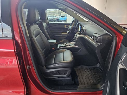 Used 2024 Ford Explorer XLT w/ Equipment Group 202A image 12