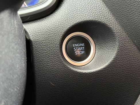 Used 2022 Toyota Corolla Cross XLE image 22