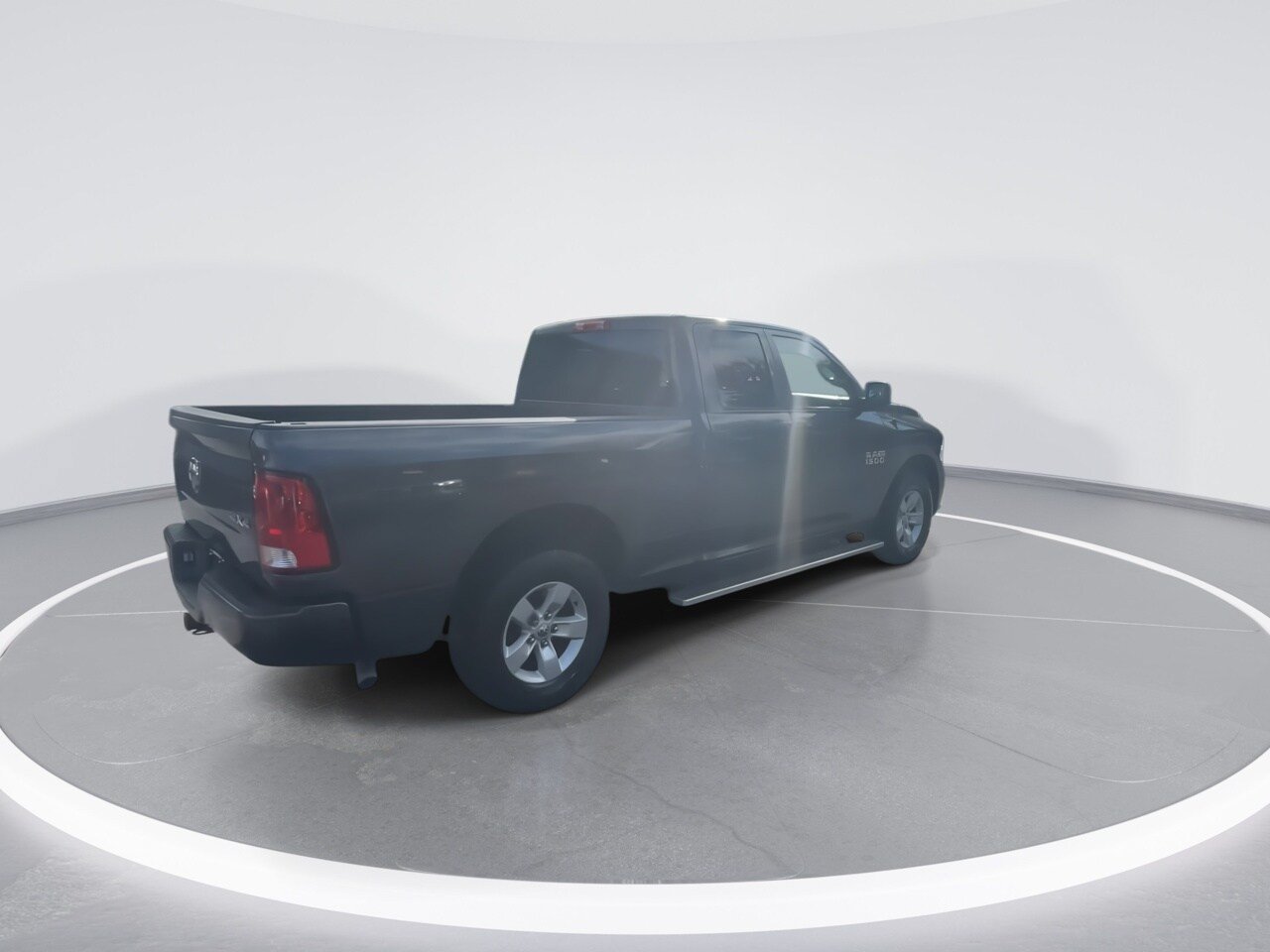 Used 2018 RAM 1500 Express AWD/4WD image 22