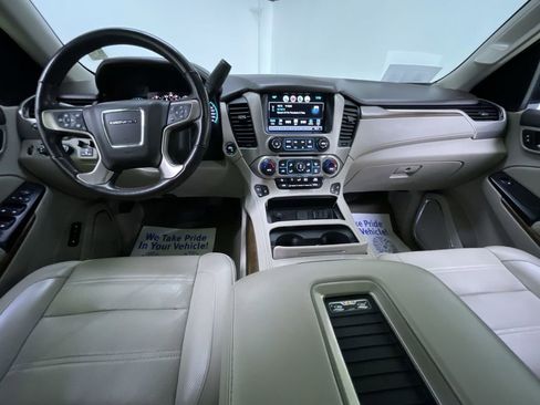 Used 2020 GMC Yukon Denali w/ Denali Premium Package image 17