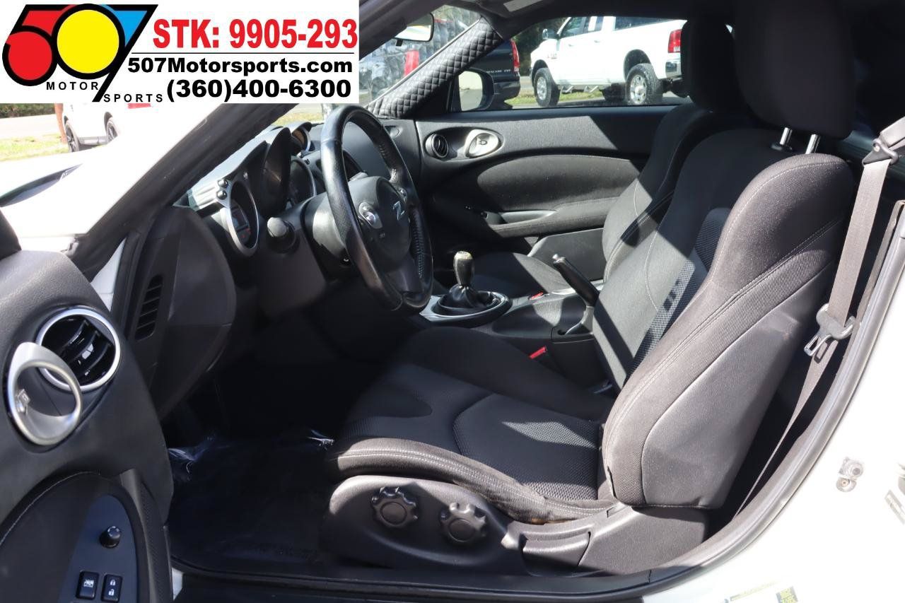 Used 2009 Nissan 370Z Coupe RWD image 12
