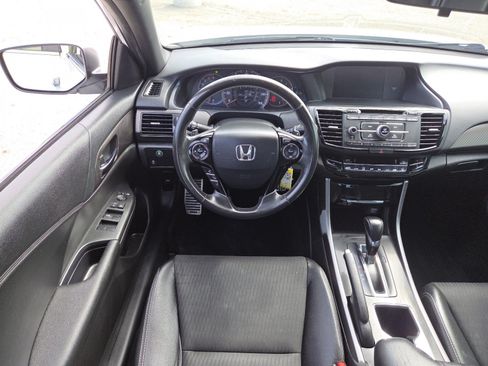 Used 2017 Honda Accord Sport image 23