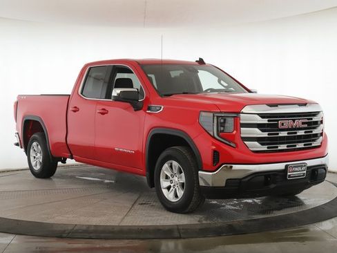 Used 2022 GMC Sierra 1500 SLE image 2