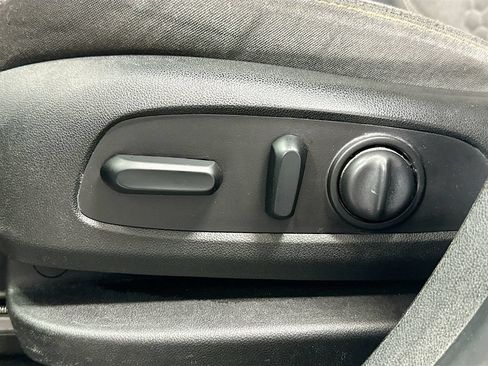Used 2019 Chevrolet Equinox LT FWD image 34