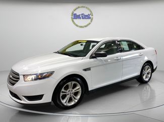 Used 2016 Ford Taurus SE image 1