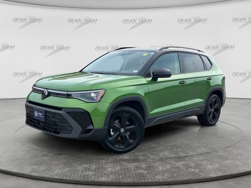 Certified 2026 Volkswagen Taos SE AWD/4WD image 3