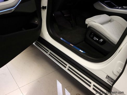 Used 2026 BMW X5 xDrive50e w/ Climate Comfort Package image 29