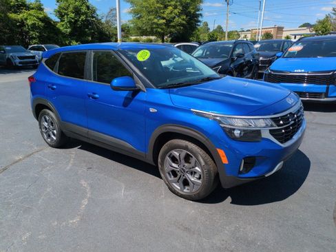 Used 2024 Kia Seltos LX AWD/4WD image 1