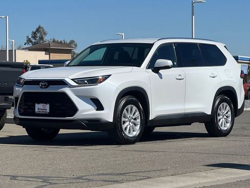 Used 2025 Toyota Grand Highlander XLE image 10