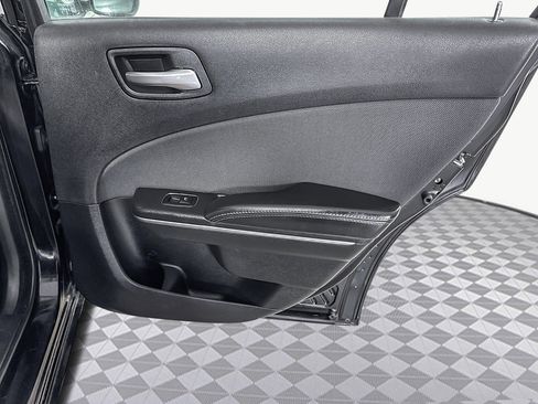 Used 2016 Dodge Charger SE w/ Popular Equipment Group image 27
