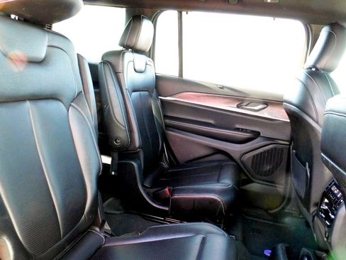 Used 2024 Jeep Grand Cherokee L Limited w/ Luxury Tech Group II image 26