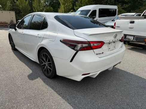 Used 2021 Toyota Camry SE FWD image 3