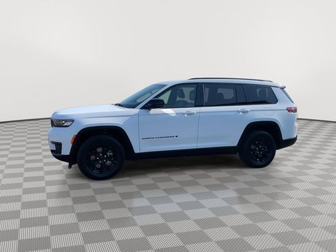 Used 2024 Jeep Grand Cherokee L Laredo image 4