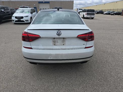 Used 2018 Volkswagen Passat 3.6 FWD image 4