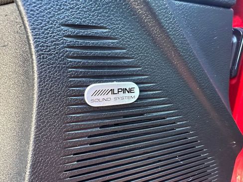 Used 2015 Dodge Challenger R/T image 17