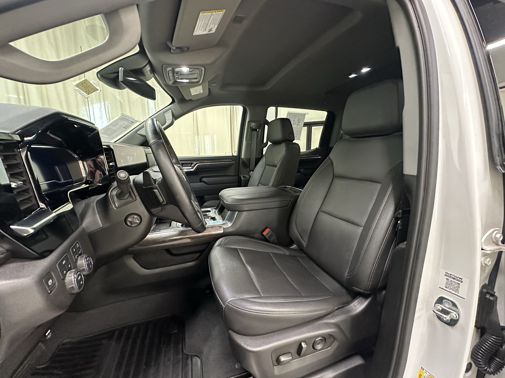 Used 2024 Chevrolet Silverado 1500 LTZ AWD/4WD image 24