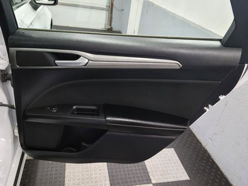 Used 2020 Ford Fusion SE FWD image 17