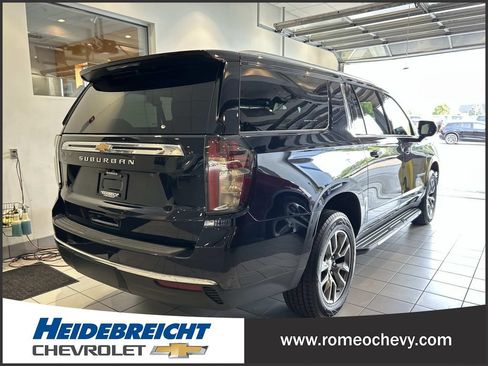 Certified 2024 Chevrolet Suburban LS w/ Driver Alert Package AWD/4WD image 4