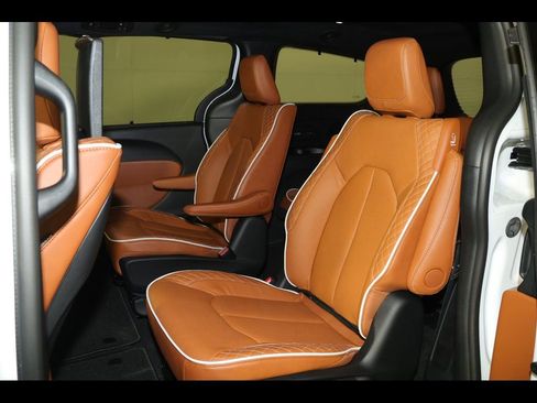 New 2026 Chrysler Pacifica Pinnacle image 29