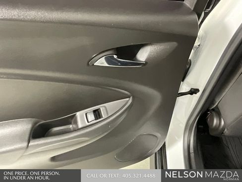 Used 2018 Chevrolet Volt LT w/ Comfort Package FWD image 19